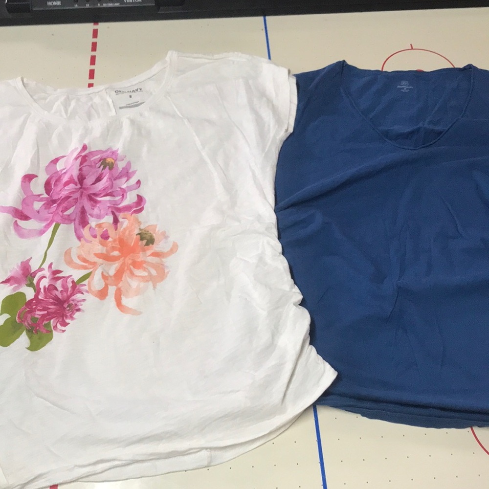 Lot of 2 short sleeve maternity shirts